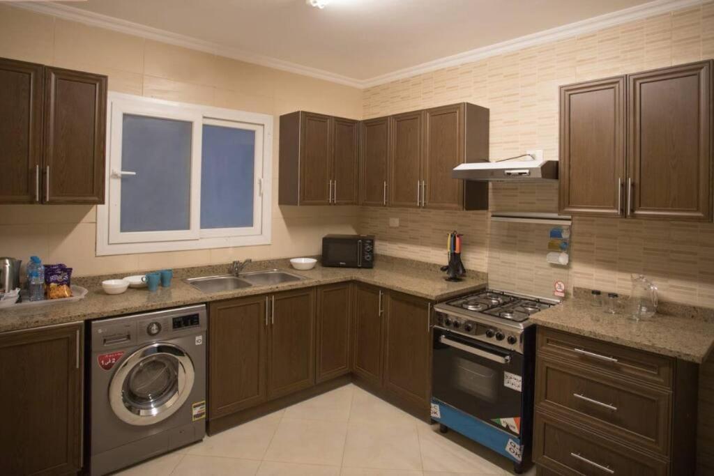 Parkside Boutique 3 Bbr Serviced Apartment - Ocean Blue - Near Airport Il Il Cairo Esterno foto