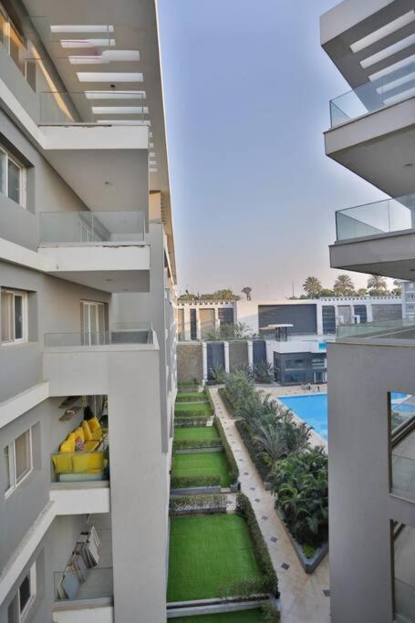 Parkside Boutique 3 Bbr Serviced Apartment - Ocean Blue - Near Airport Il Il Cairo Esterno foto