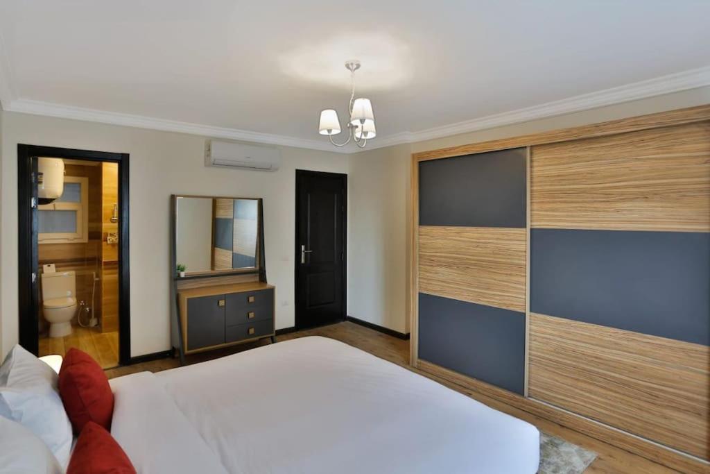 Parkside Boutique 3 Bbr Serviced Apartment - Ocean Blue - Near Airport Il Il Cairo Esterno foto