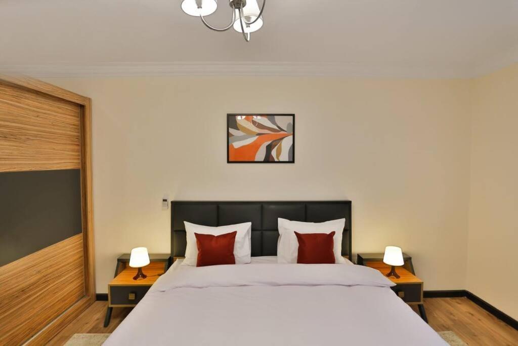 Parkside Boutique 3 Bbr Serviced Apartment - Ocean Blue - Near Airport Il Il Cairo Esterno foto